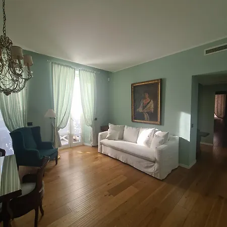 Green Home Apartment *